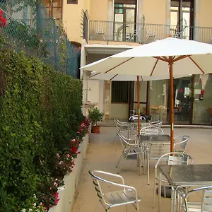 hostal-la-terrassa.catalonia-hotels.com/